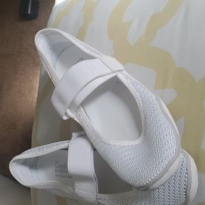 Size 10 womens Cheeks Barefoot flats by Tony Little